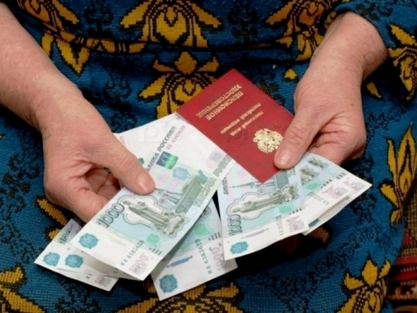 Пенсионеры Морозовска получат 5 тысяч в январе: президент уже подписал закон