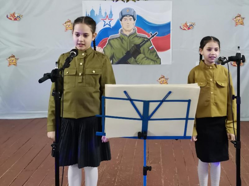 Концертную программу «Есть такая профессия – Родину защищать» провели ко Дню защитника отечества в Сибирьчанском сельском клубе