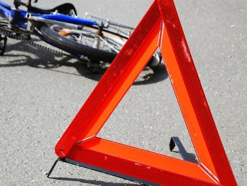55-летний велосипедист скончался до приезда скорой помощи на подъезде к Морозовску