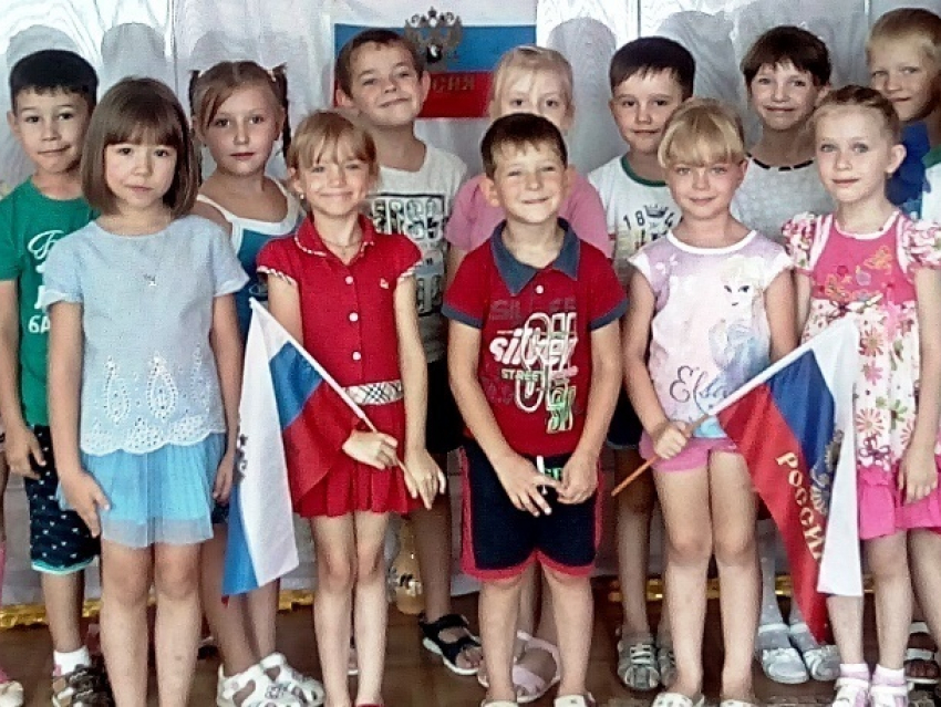 Письмо в редакцию: День рождения Российского флага отметили детском саду № 8 «Родничок»