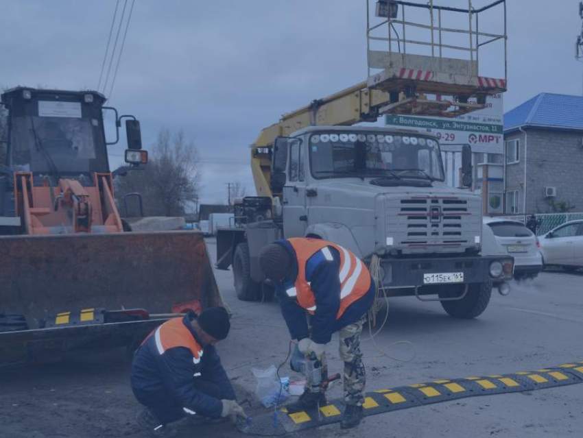 "Лежачие полицейские» появились еще на нескольких улицах в Морозовске