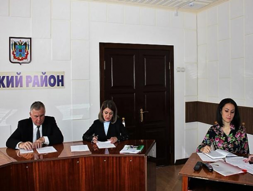 Вопросы обеспечения порядка, противодействия наркомании и правовому воспитанию обсудили в администрации Морозовского района