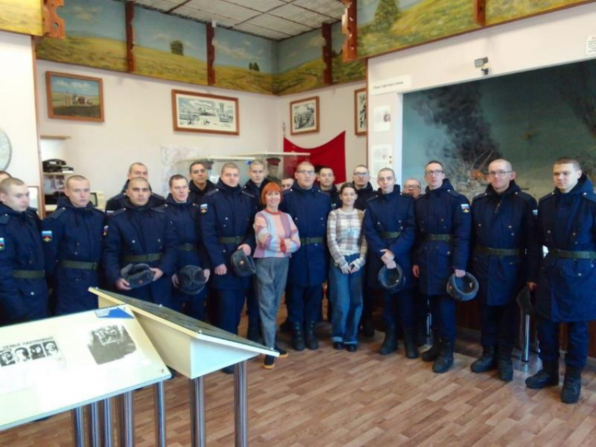 Военнослужащие срочной службы посетили морозовский краеведческий музей