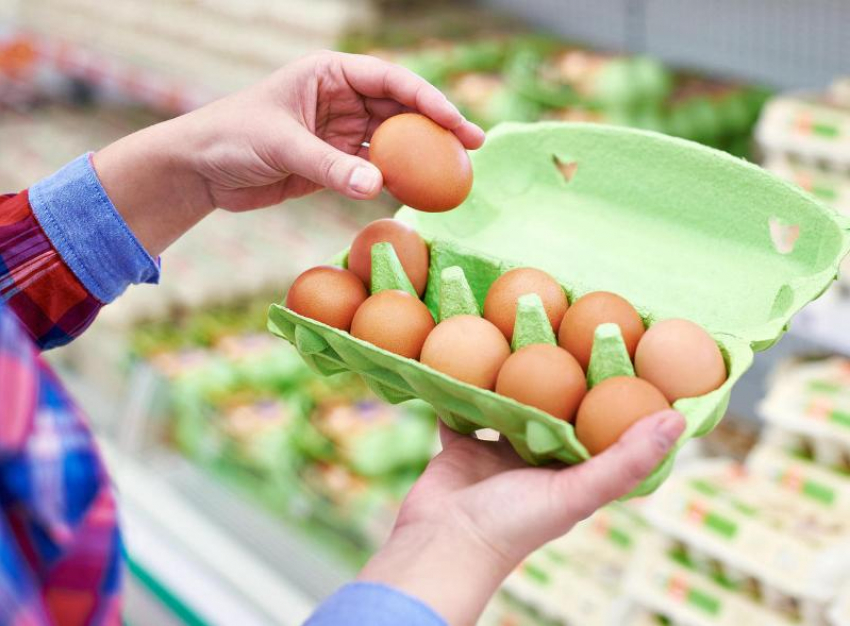 Почему в Ростовской области выросли цены на яйца, объяснил замгубернатора Константин Рачаловский