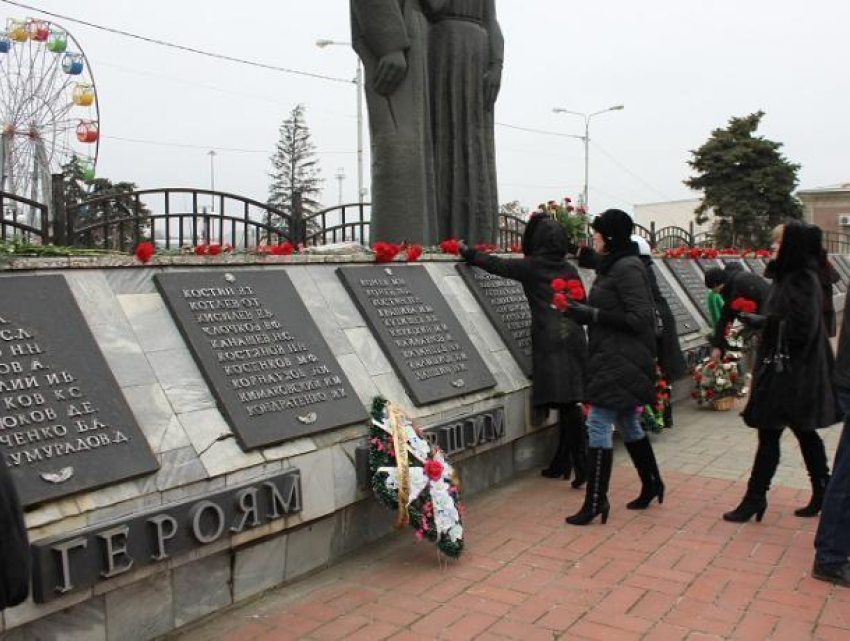 75-ю годовщину освобождения Морозовска отметили митингом на центральной площади города