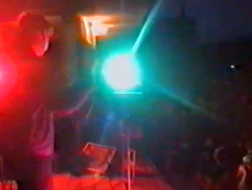 Видео прошлых лет: Массовое гуляние в Морозовске в 90-х проходило с размахом