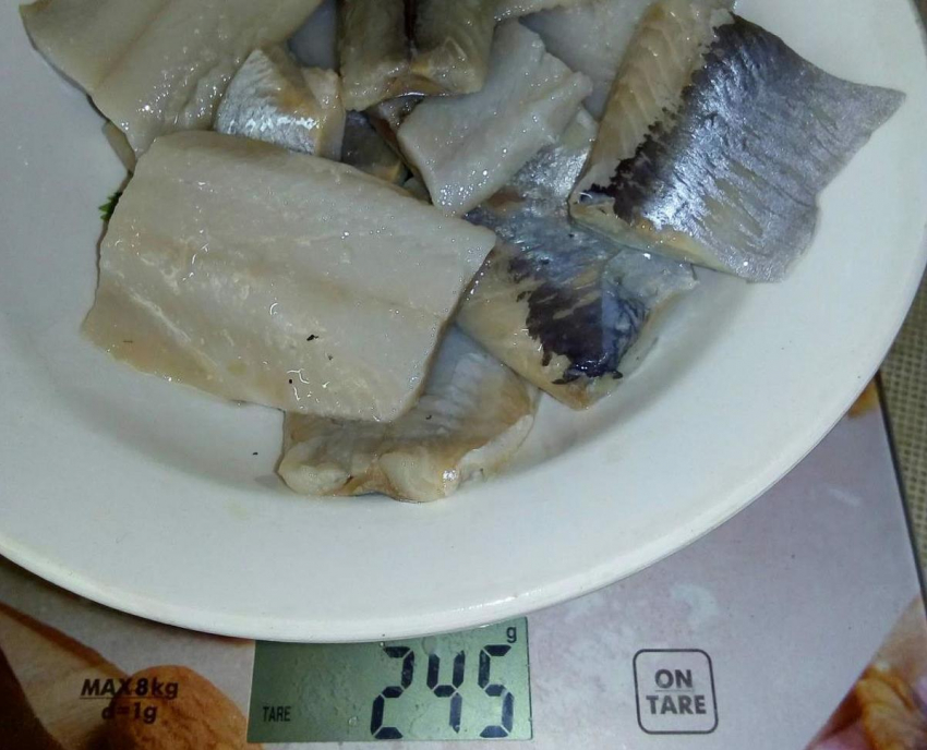 Всего половину баночки рыбы нашла морозовчанка в своей покупке из «Светофора"