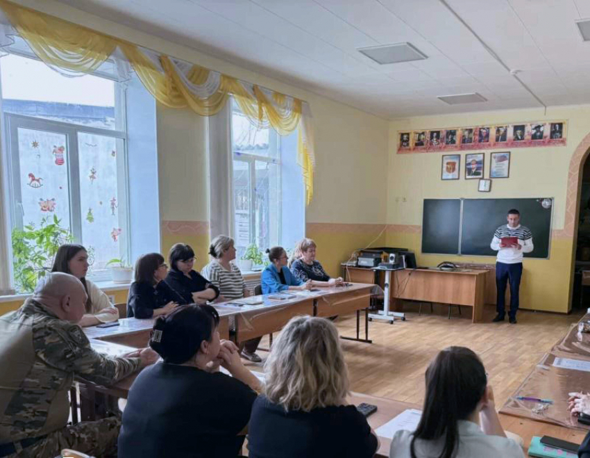 Морозовские школьники встретились с участником СВО