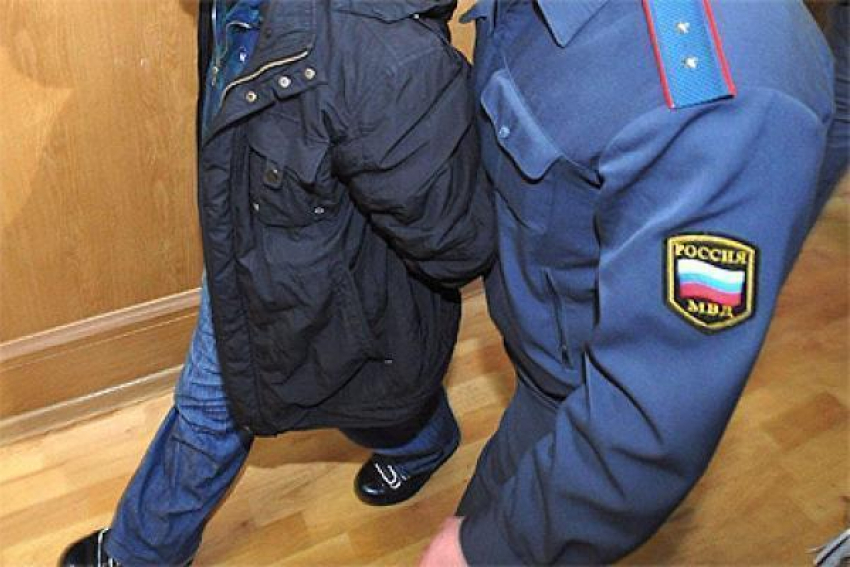 Пьяный житель Морозовска поставил «фингал» представителю власти и попал в колонию строгого режима