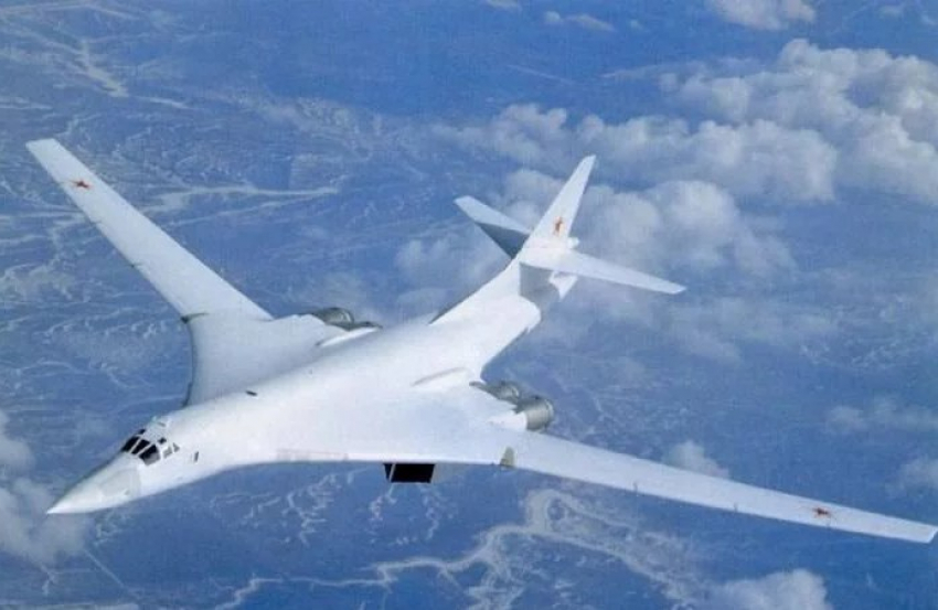 Новый самолет-ракетоносец Ту-160 получил имя знаменитого морозовчанина Петра Дейнекина 