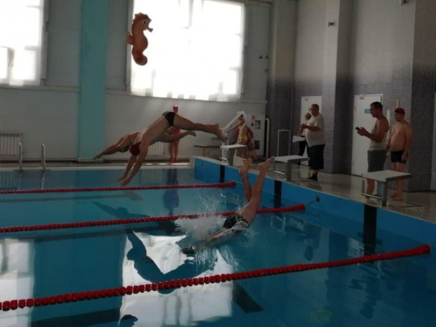 Спортсмены команды СКА оказались лучшими на соревнованиях по плаванию в Морозовске