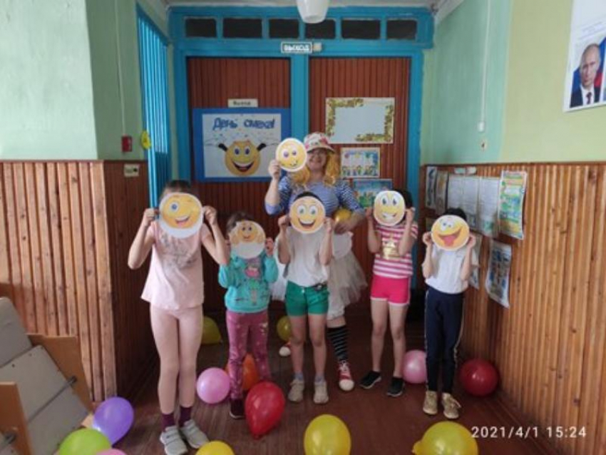Сияющие улыбки и заводной детский смех звучали 1 апреля в Вишневском сельском клубе