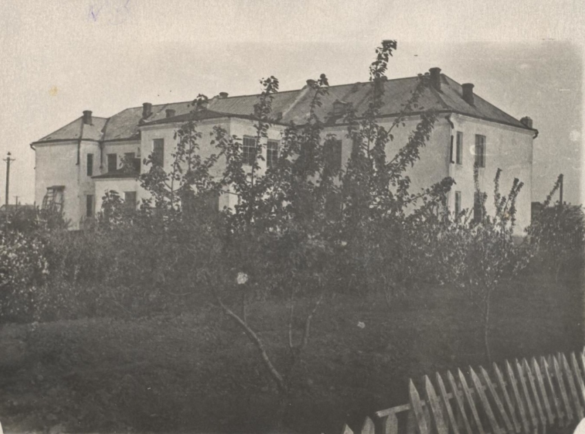 Фашисты использовали здание под казармы: история школы №3 в Морозовске