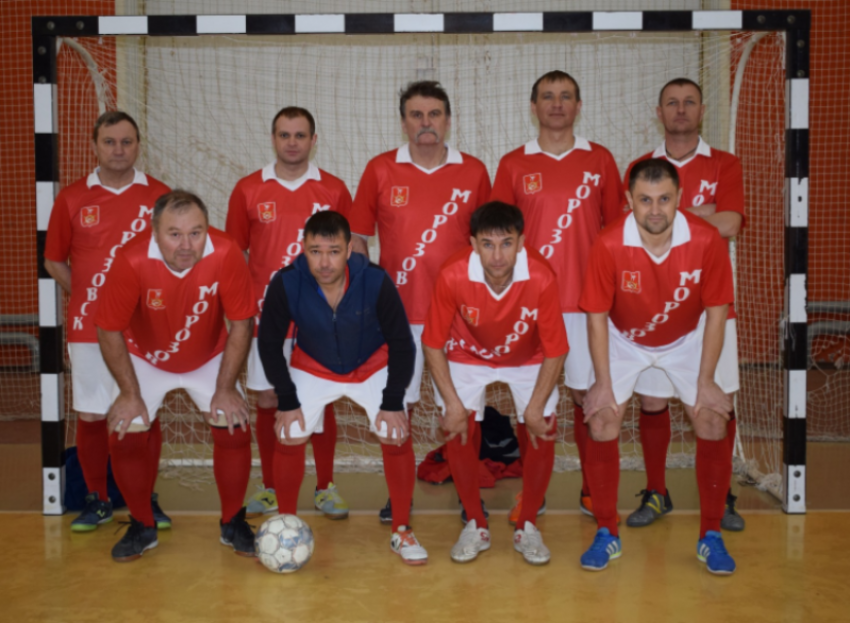 Ветераны спорта из Морозовского района стали победителями турнира по мини-футболу в поселке Целина