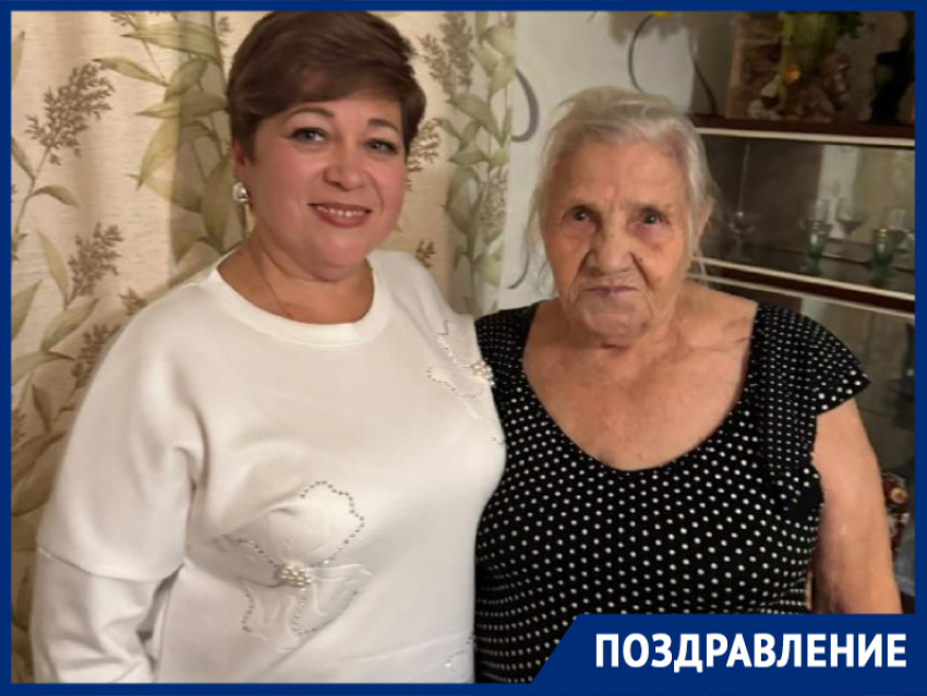 В школе №1 отметили 90-летие легендарного учителя физкультуры Лидии Голубцовой