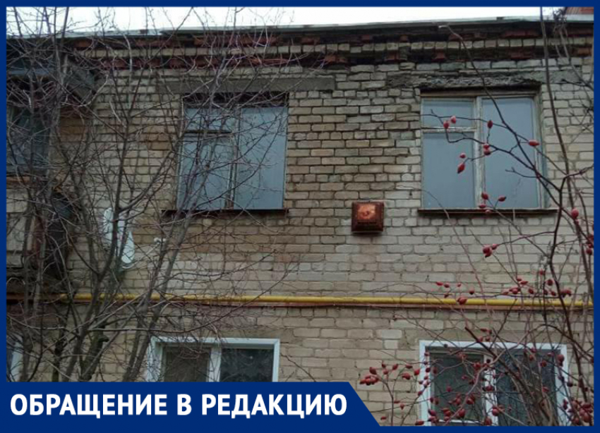 "Квартира течёт через второй этаж", - житель дома 207 на улице Ворошилова три года не может добиться ремонта крыши