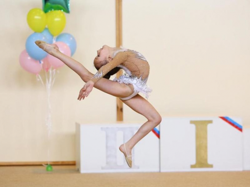 Отделение художественной гимнастики морозовской ДЮСШ проводит набор девочек от 3 до 16 лет
