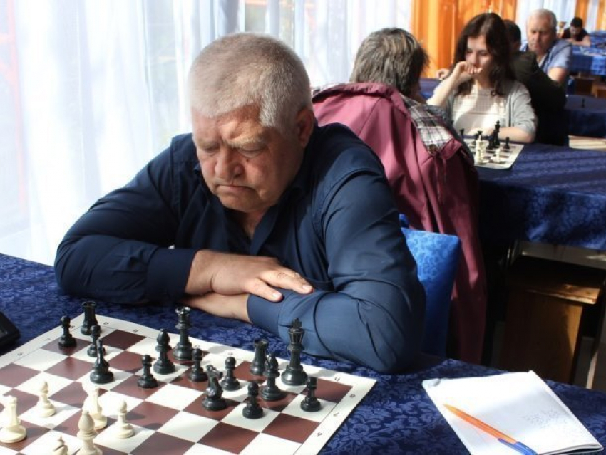Шахматисты Морозовска привезли из Неклиновского района кубок за второе место в областном первенстве