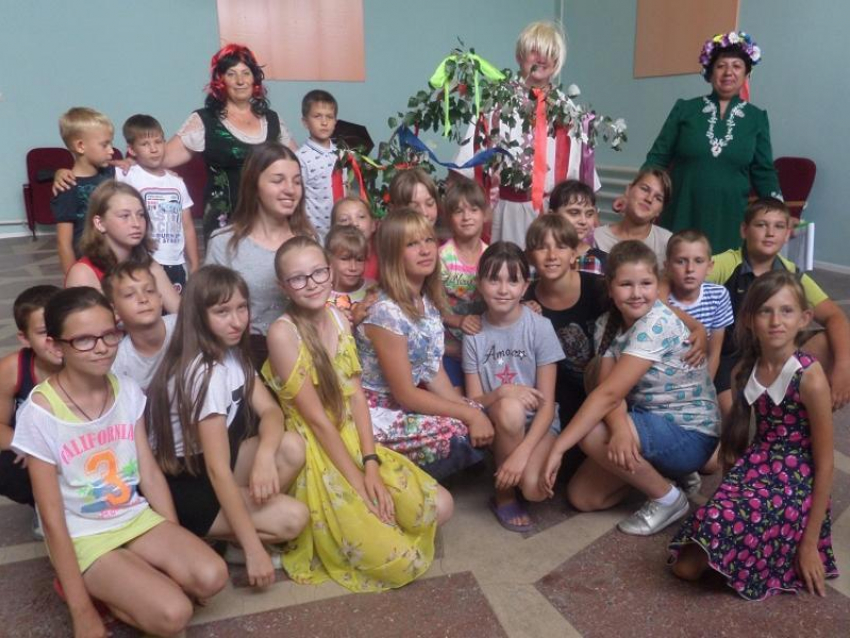 С обрядами и традициями празднования Троицы познакомили детей в Грузиновском доме культуры