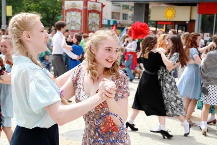 Морозовчанка Виктория Герасимова-Теслер организовала танцевальный флешмоб в Ростове-на-Дону