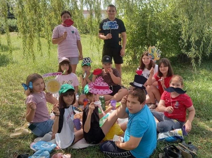 Пикник с играми и угощениями провели для детей сотрудники Вербочанского сельского клуба
