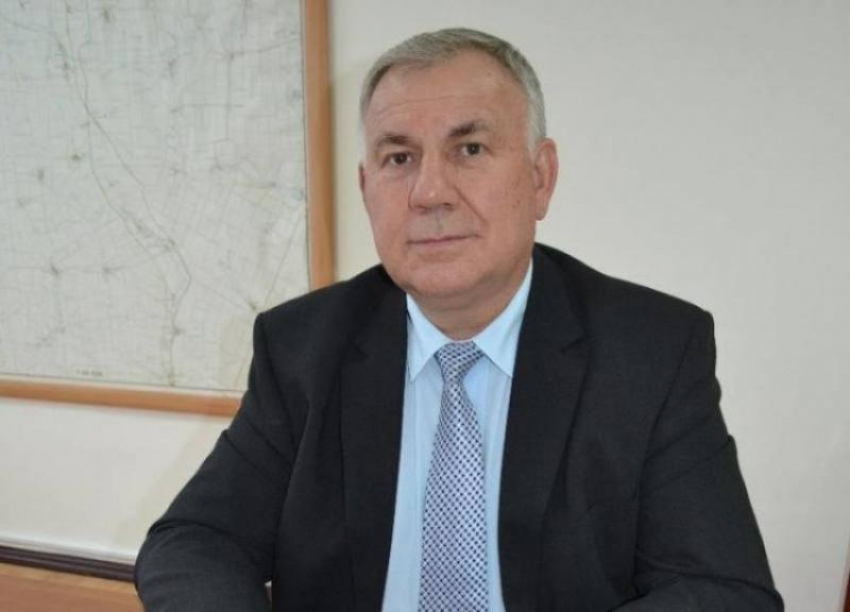 Глава администрации Морозовского района Петр Тришечкин поздравил горожан с Днем России 