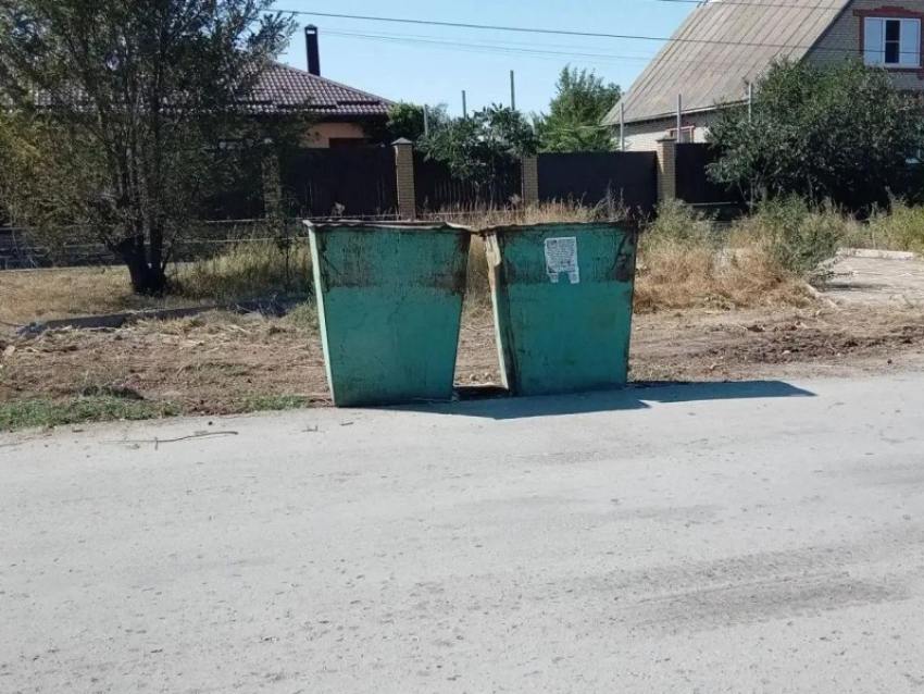 Более 50 кубометров мусора вывезли из Морозовска: что жители оставляют возле контейнеров