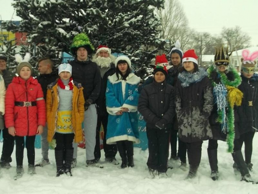 Интересным и оригинальным способом любители активного образа жизни поздравили морозовчан с Новым годом 