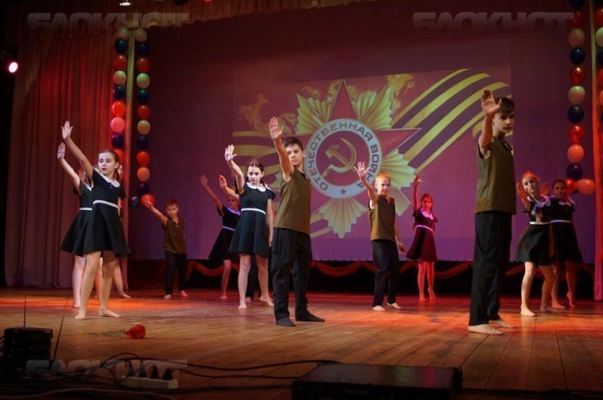 Праздничный концерт «От Сталинграда к Великой победе» прошел в районном Доме культуры Морозовска