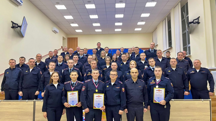 Полицейский из Морозовского района стал лучшим оперативным дежурным Дона