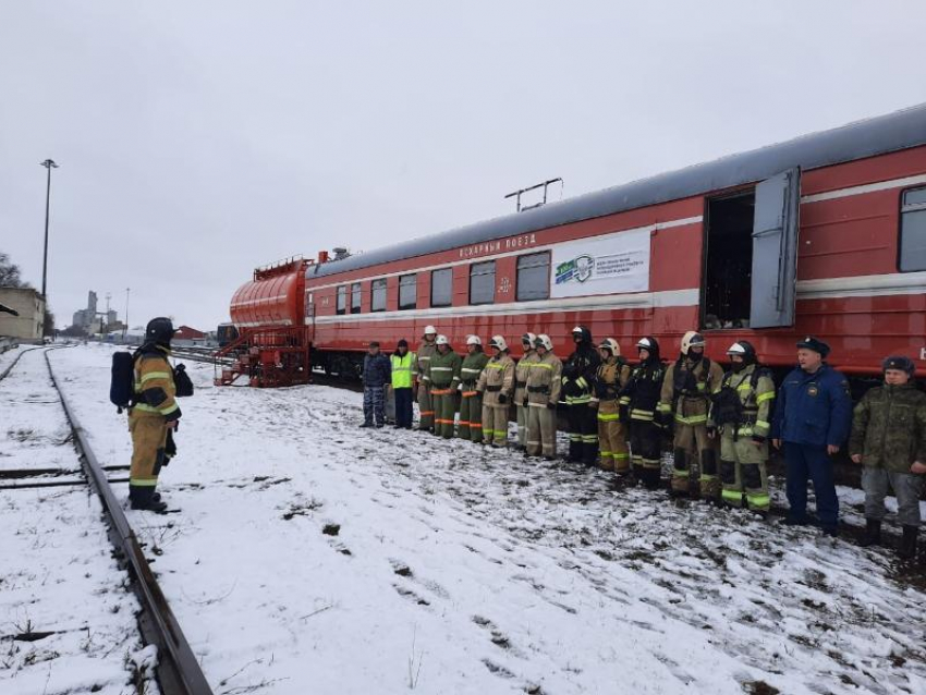 Тренировочные пожарно-тактические учения провели на станции «Морозовская"