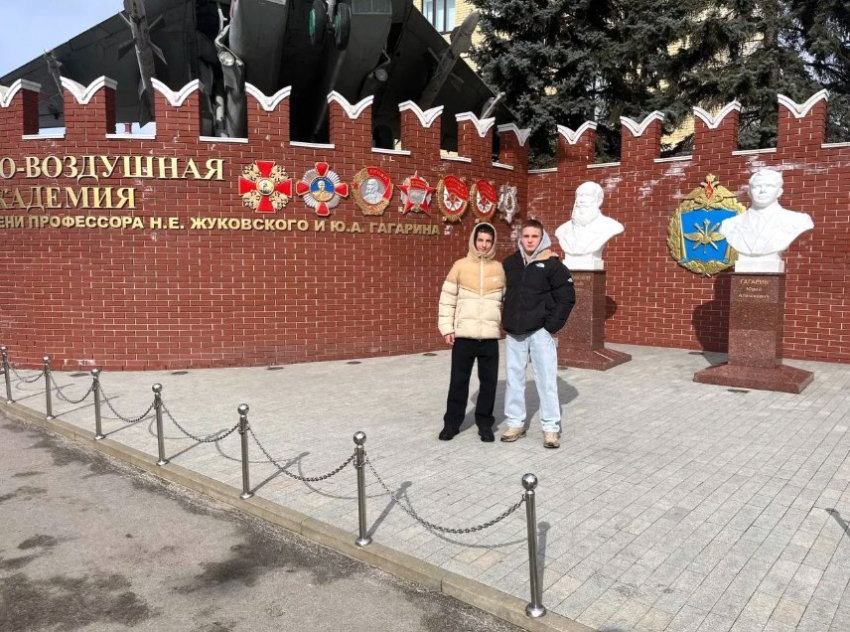 Учащиеся школы №6 побывали в легендарной авиационной академии в Воронеже