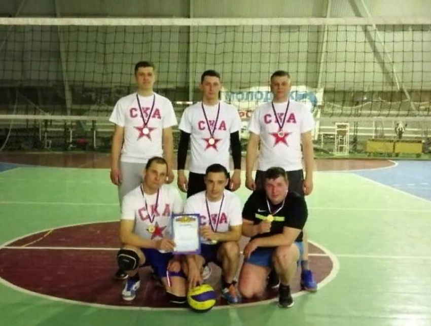 Спортсмены команды СКА оказались лучшими в соревнованиях по воллейболу в Морозовске