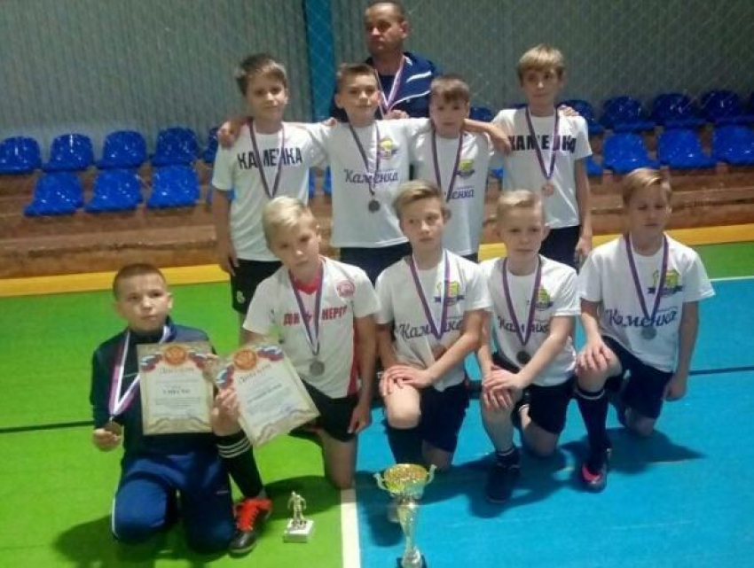 Третье место из шести команд в ежегодном турнире по мини-футболу занял ФК «Каменка» из Морозовска