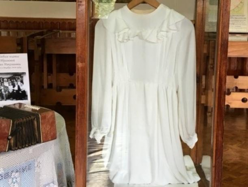 Свадебное платье середины двадцатого века показали в музее Морозовска