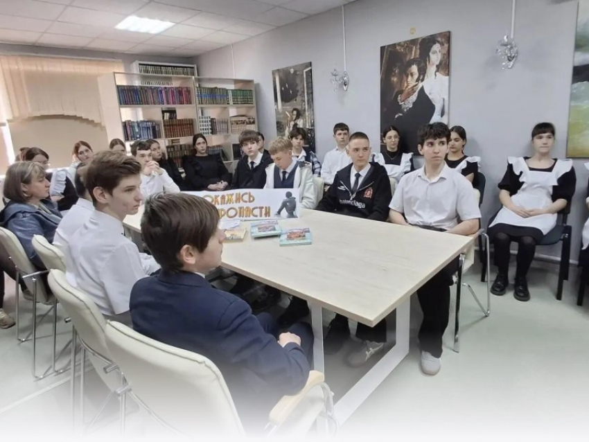 Подросткам в Морозовске честно рассказали о курении, алкоголе и наркотиках