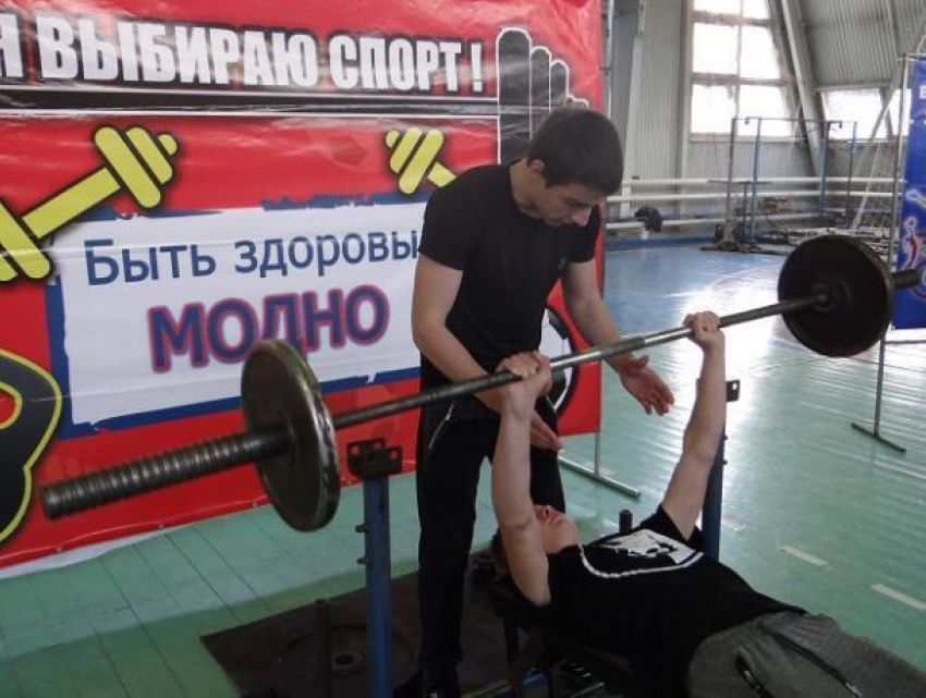 Более 50 спортсменов приняли участие в первенстве Морозовского района по русскому жиму