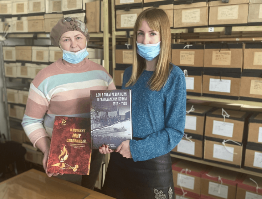 «И помнит мир спасенный»: в муниципальный архив Морозовского района поступили уникальные сборники документов 