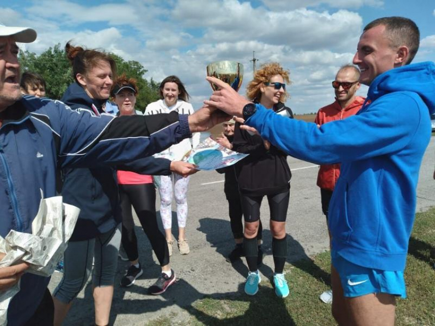 Победителями городского легкоатлетического пробега на 30 км в Морозовске стали Александр Татарнев и Елена Дьяченко 