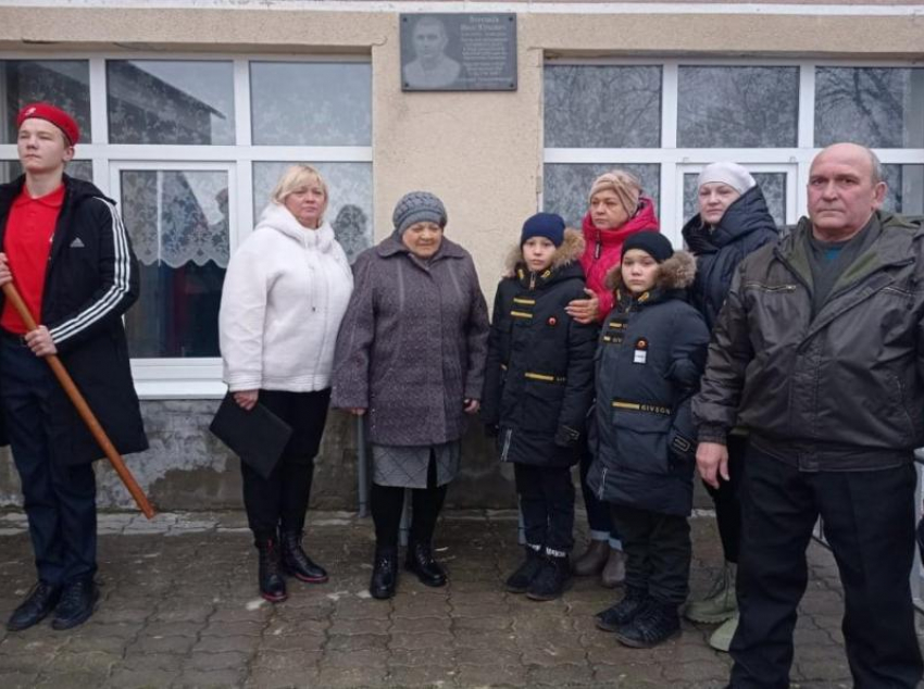 В Вербочанской школе Морозовского района открыли мемориальную доску выпускнику Ивану Воробьеву, погибшему в ходе спецоперации