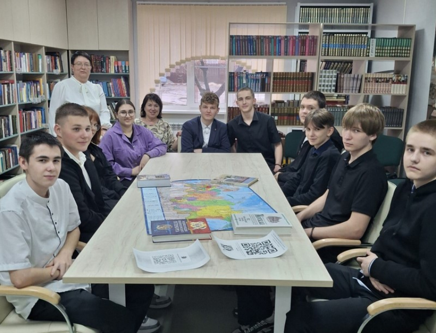 Школьников отправили в необычное «виртуальное турне» по городам России