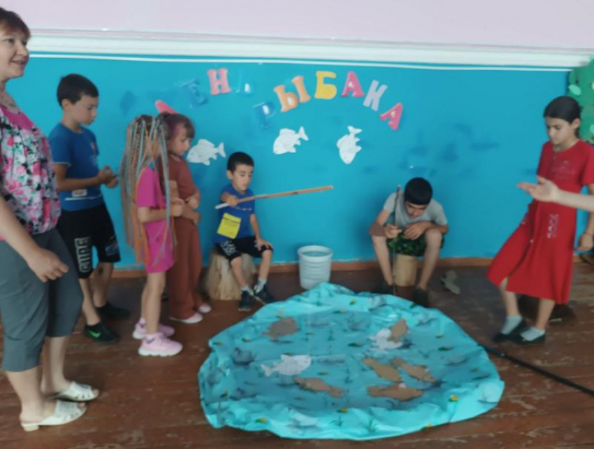 Игровую программу «Я рыбак и ты рыбак» провели для детей в Вольно-Донском сельском доме культуры