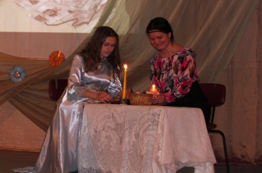 Арина Родионовна и сестры Ларины явились военнослужащим Морозовского гарнизона