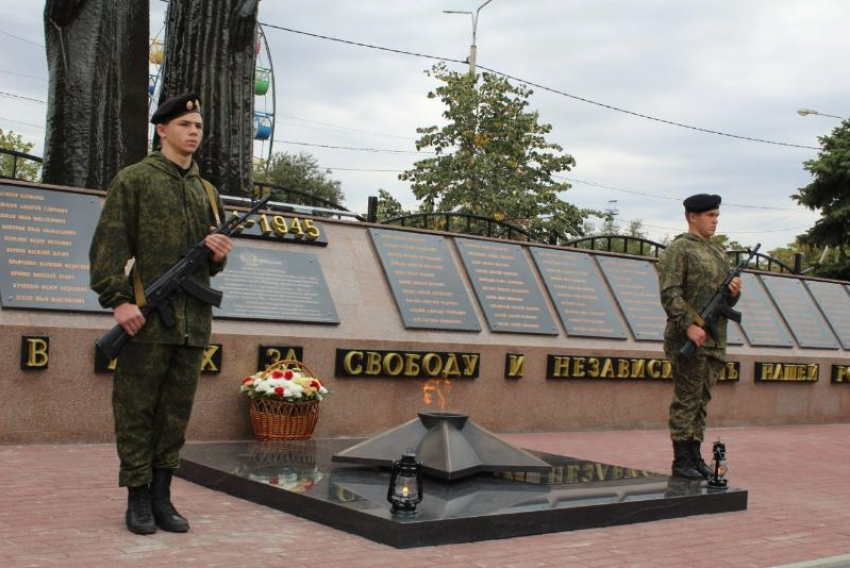 Вечный огонь зажгли в Морозовске 