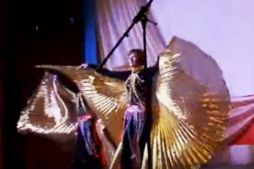 Новые крылья студии восточного танца попали в Морозовске на видео