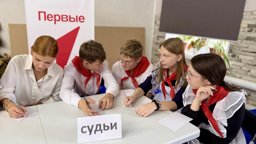 В Морозовске школьники устроили интеллектуальные баттлы на дебатах