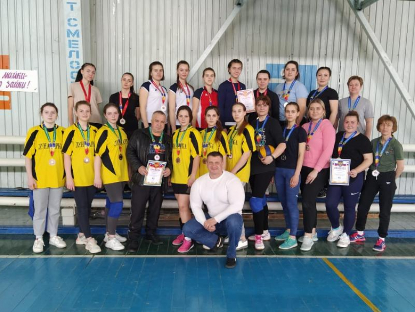 Сборная Морозовского городского поселения стала победителем первенства района по волейболу