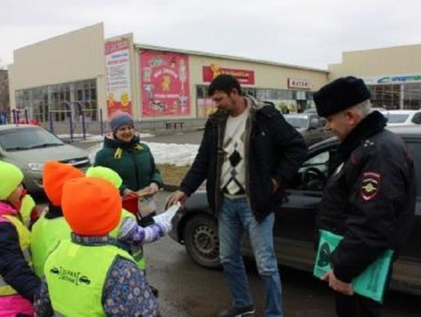 Акцию по безопасности дорожного движения провели в детском саду «СКАЗКА» 