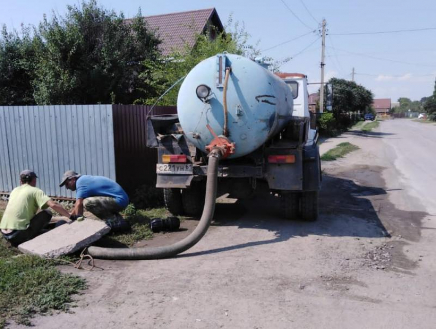 Порыв водопровода на улице Ленина стал причиной отсутствия воды на четырех улицах Морозовска