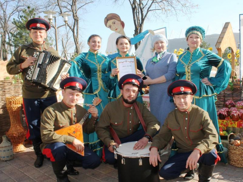 Победителем конкурса за лучший казачий напиток на празднике урожая в Донской столице стал Морозовский район
